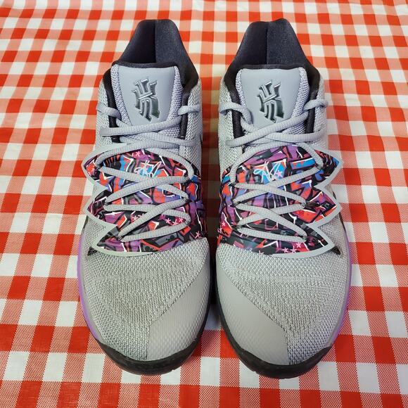Nike Kyrie 5 Graffiti Atmosphere Grey womens Size 6Y 
(38.5 EUR) AQ2456 001 main image 10